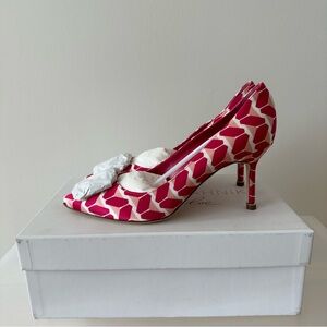 LIMITED EDITION! Manolo Blahnik Hangisi “Decade of Love” Heels